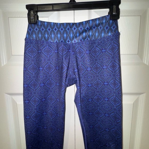 PrAna Roxanne Cropped Leggings Blue Paisley Sz XS Yoga Athleisure Low Rise VGUC - Picture 2 of 11